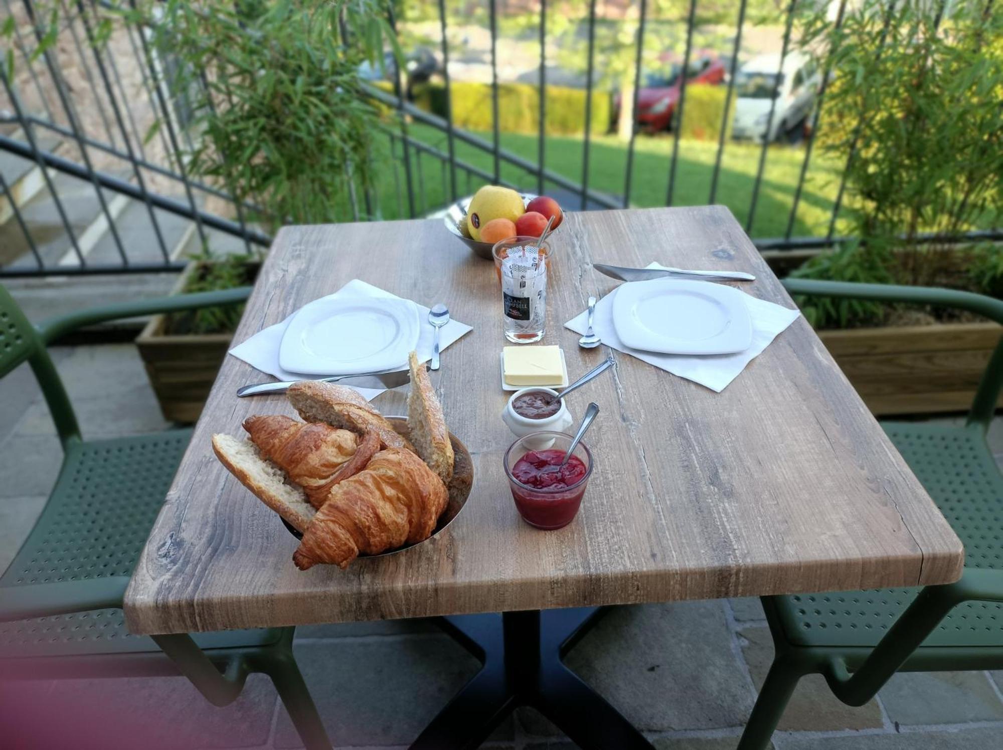 Les Pierres Folles Bed & Breakfast Rozier-en-Donzy Exterior foto